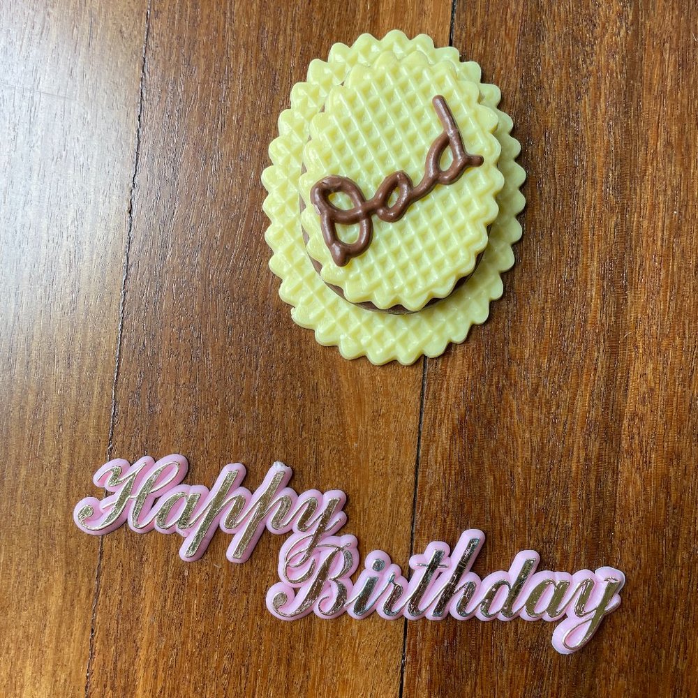 Vintage Faux Straw hat with "Dad" & Happy Birthday in Script Cake Toppers